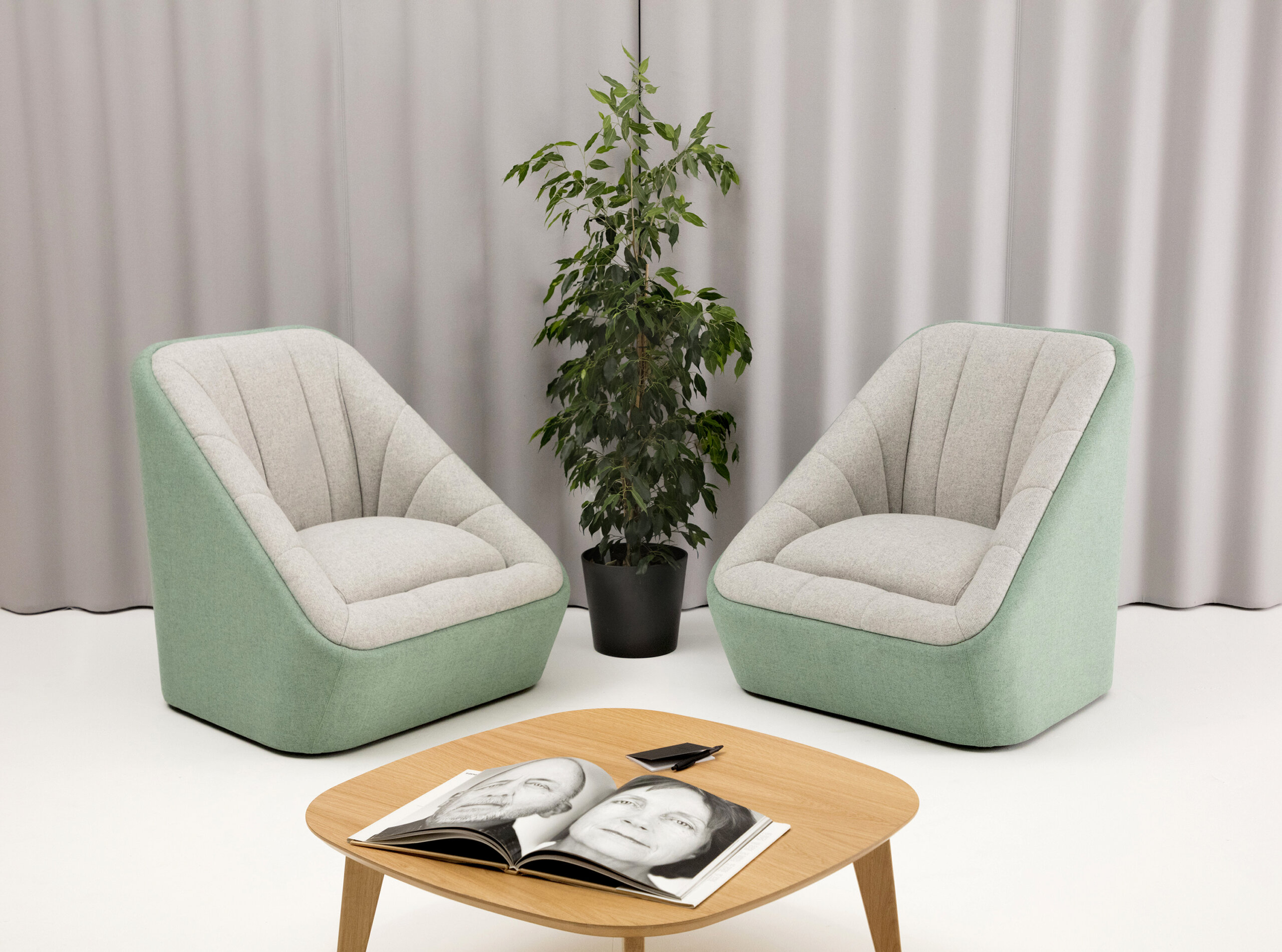FIJICHBSW__Inner_Kvadrat_Tonica_Outer_TonusMeadow_DAL650SL_OAK_GROUP_HR.jpg